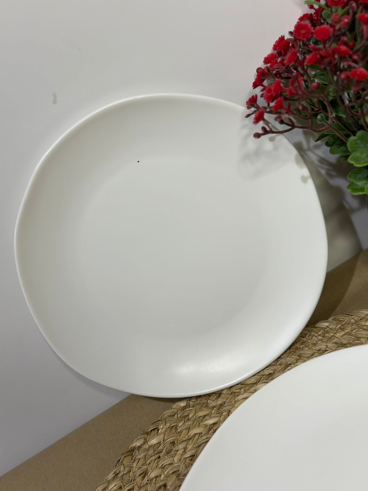 Luxury and stylish medium white Porcelain cake plate - Diqqawi Plates