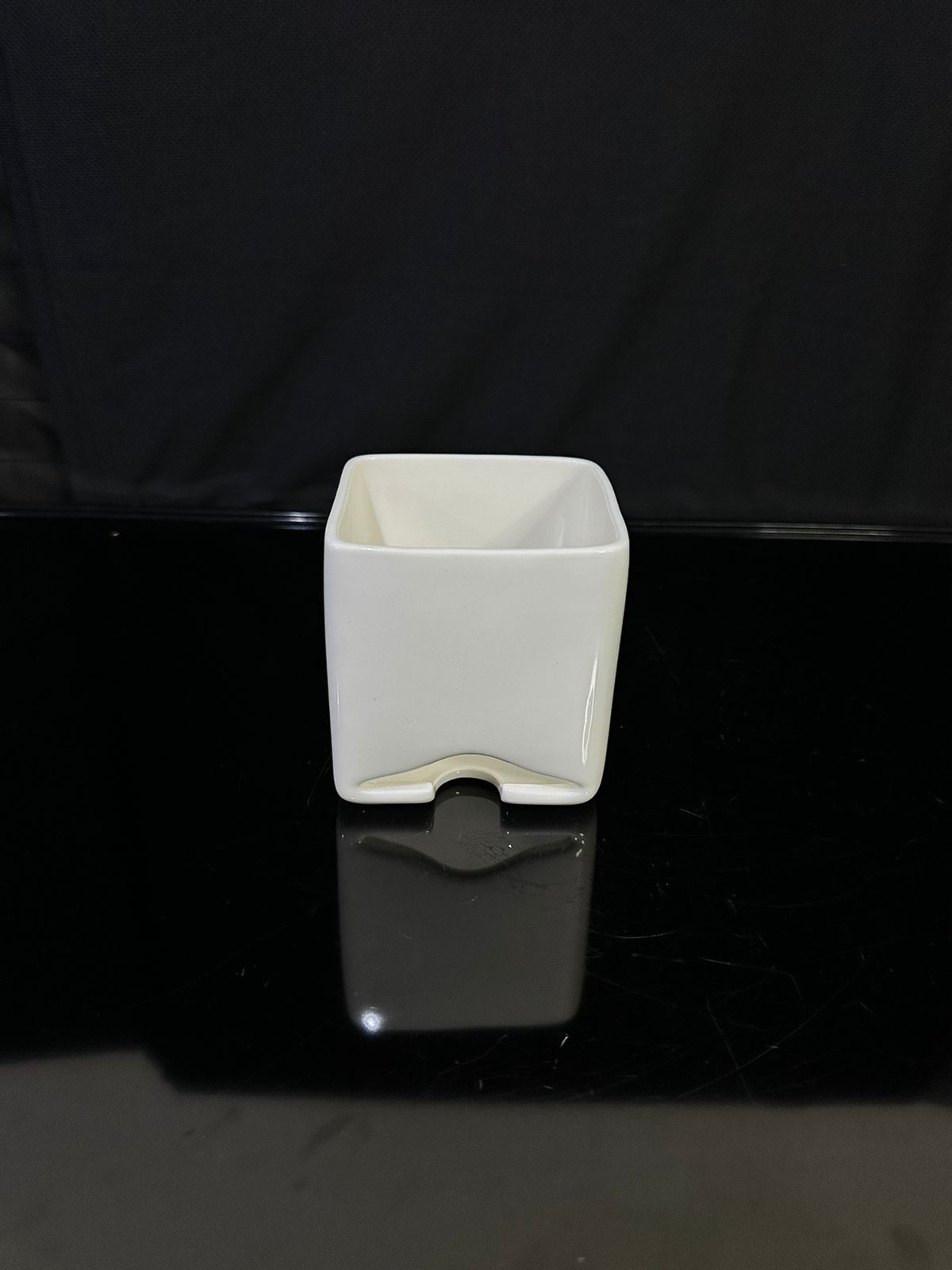 Porcelain Tissue holder - Styl1 - Diqqawi Plates