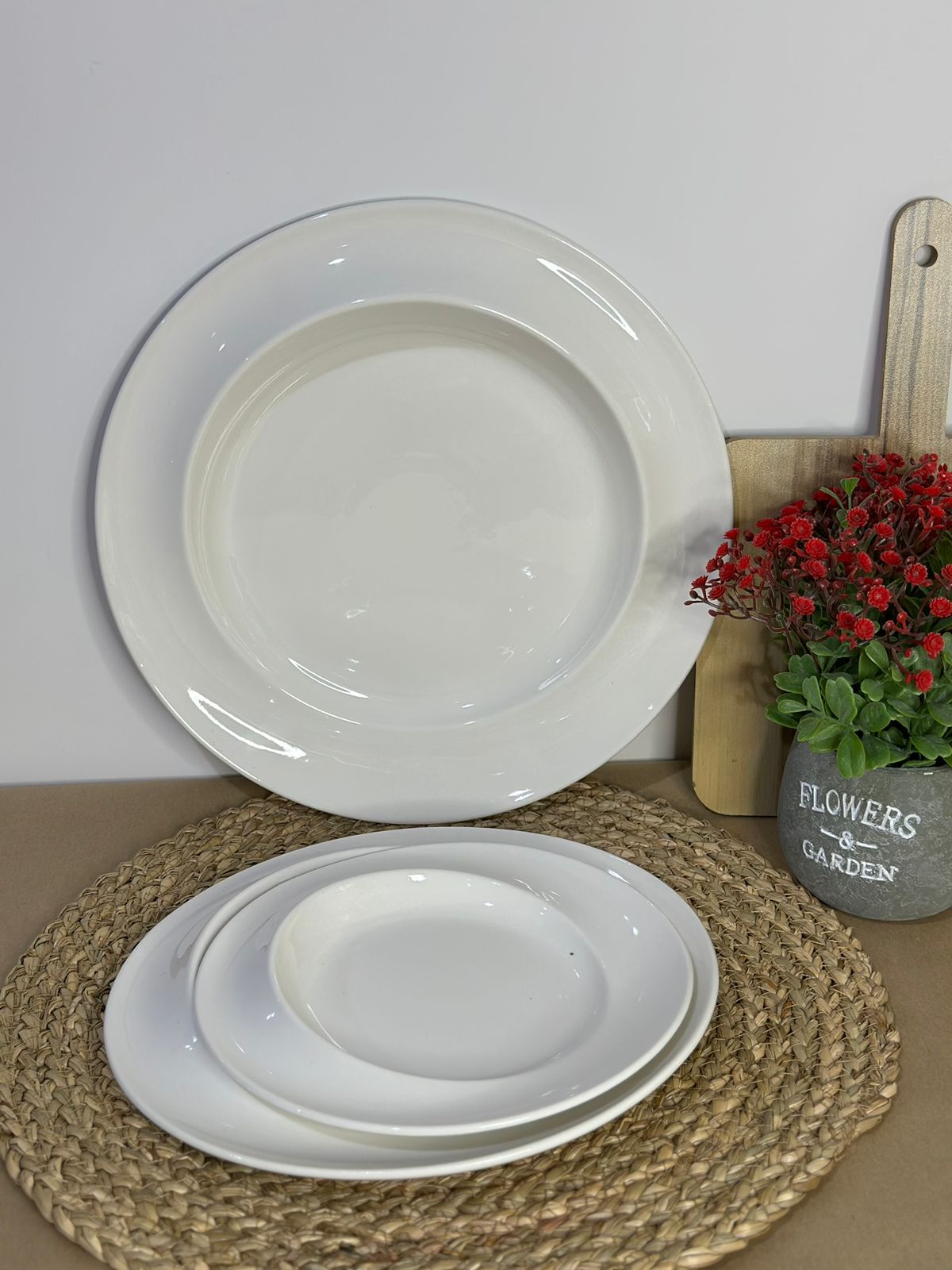 Luxury and stylish Porcelain serving plate - Diqqawi Plates