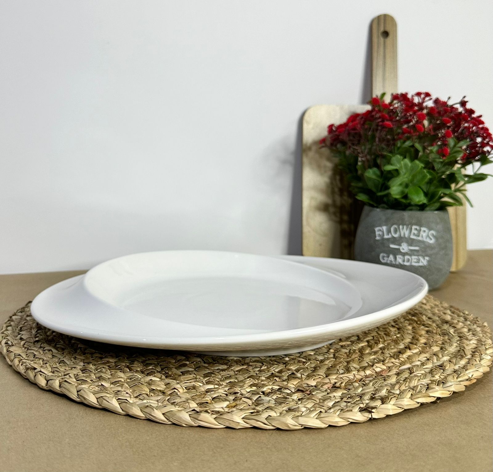 Luxury and stylish Porcelain serving plate - Diqqawi Plates