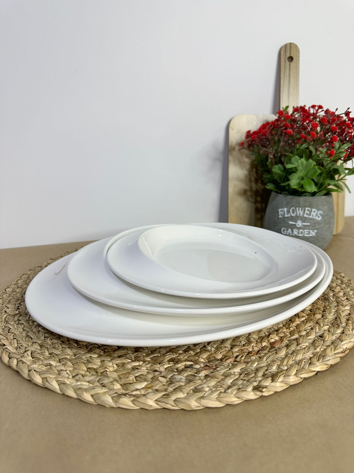 Luxury and stylish Porcelain serving plate - Diqqawi Plates