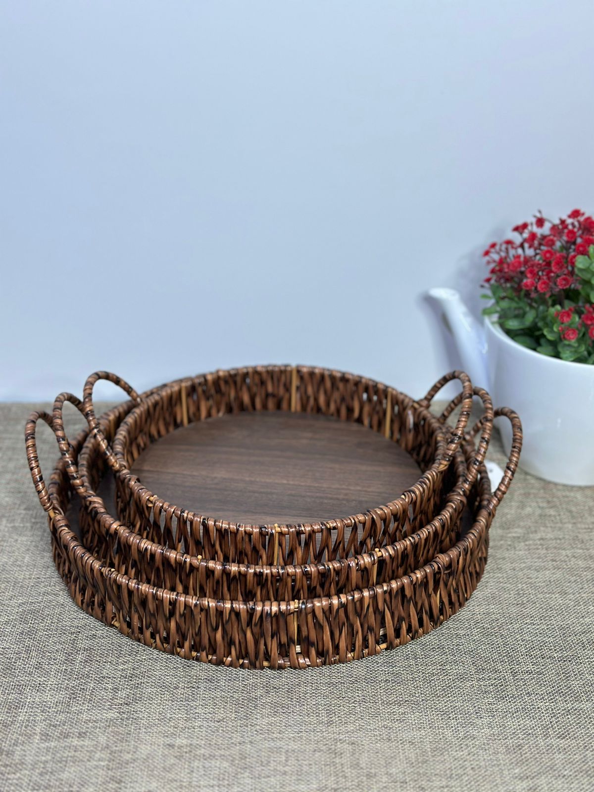 Reinforced Wicker Serving Tray with Iron Frame - Diqqawi Plates