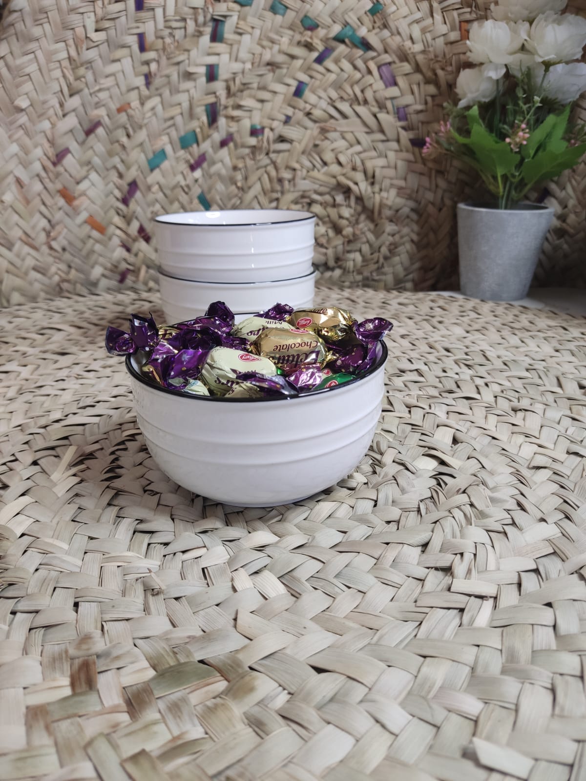 Medium Luxury Porcelain Bowl with Balck Rim - Diqqawi Plates